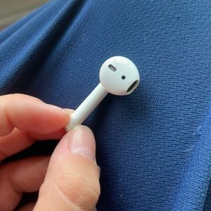 Left Airpod (2nd Gen)